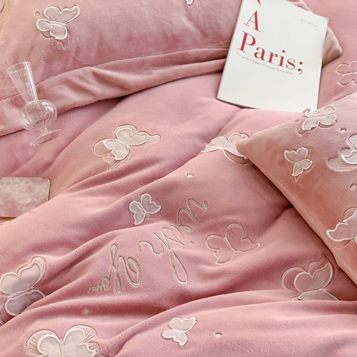 91家纺网 家纺一手货源 找家纺 星尚 2021新款A类进口牛奶绒加厚水晶绒绣花四件套 蝴蝶仙子-豆沙