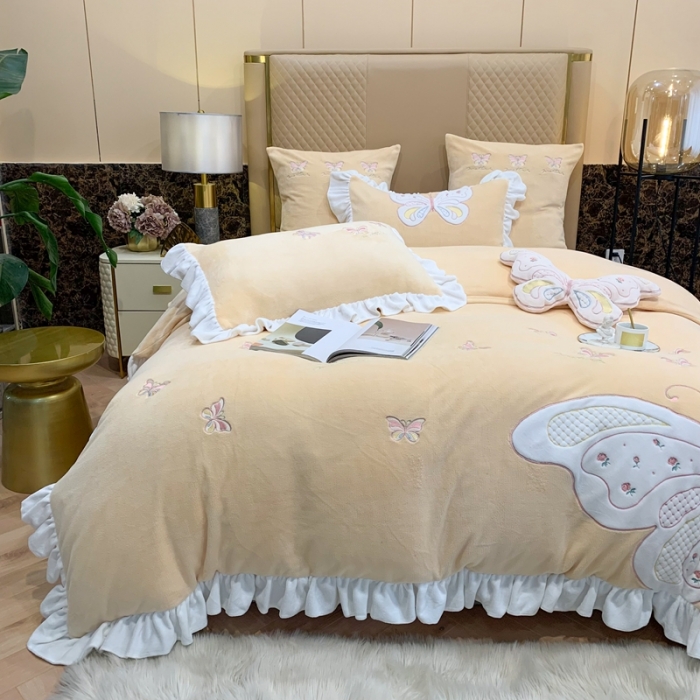 91家纺网 家纺一手货源 找家纺 星尚 2021新款A类进口牛奶绒加厚水晶绒绣花四件套 翩翩起舞-鹅黄