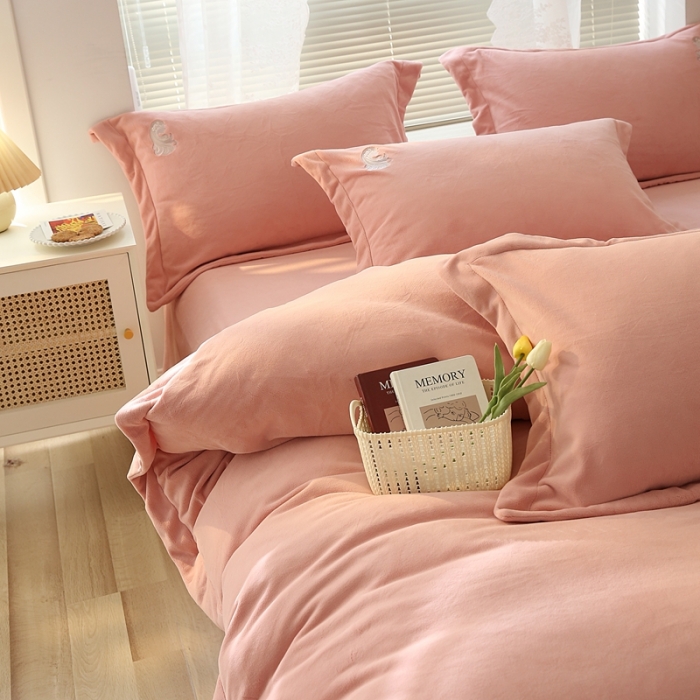 91家纺网 家纺一手货源 找家纺 榻尚家居 2021新款清新柔暖绒四件套茱莉系列 茱莉粉