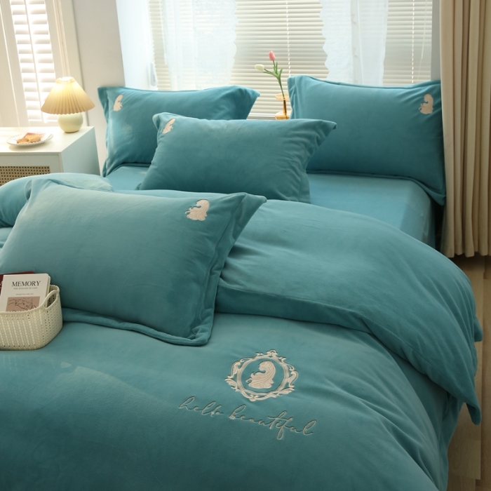 91家纺网 家纺一手货源 找家纺 榻尚家居 2021新款清新柔暖绒四件套茱莉系列 茱莉蓝