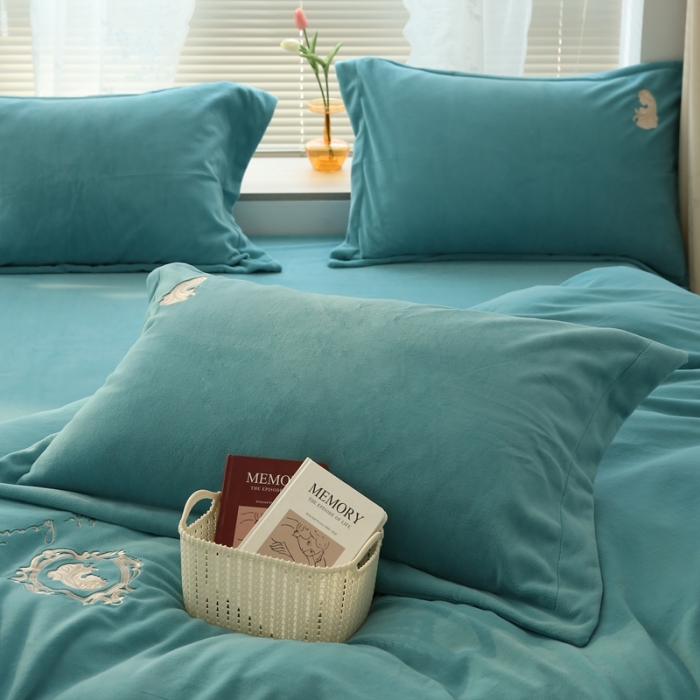 91家纺网 家纺一手货源 找家纺 榻尚家居 2021新款清新柔暖绒四件套茱莉系列 茱莉蓝