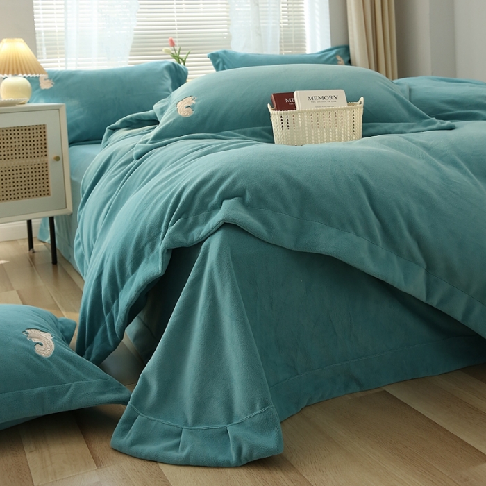 91家纺网 家纺一手货源 找家纺 榻尚家居 2021新款清新柔暖绒四件套茱莉系列 茱莉蓝