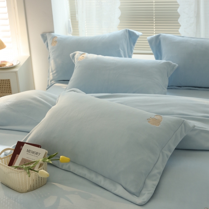 91家纺网 家纺一手货源 找家纺 榻尚家居 2021新款清新柔暖绒四件套茱莉系列 茱莉浅兰