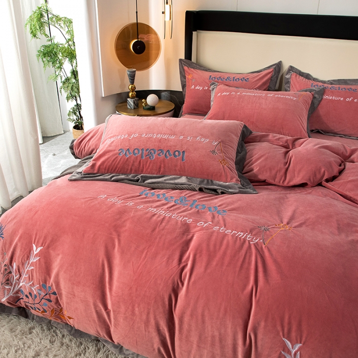 91家纺网 家纺一手货源 找家纺 摩卡 2021新品高端刺绣德芙绒保暖四件套 凡尔赛-豆沙