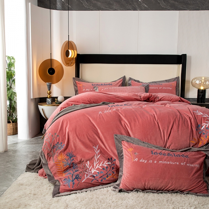 91家纺网 家纺一手货源 找家纺 摩卡 2021新品高端刺绣德芙绒保暖四件套 凡尔赛-豆沙