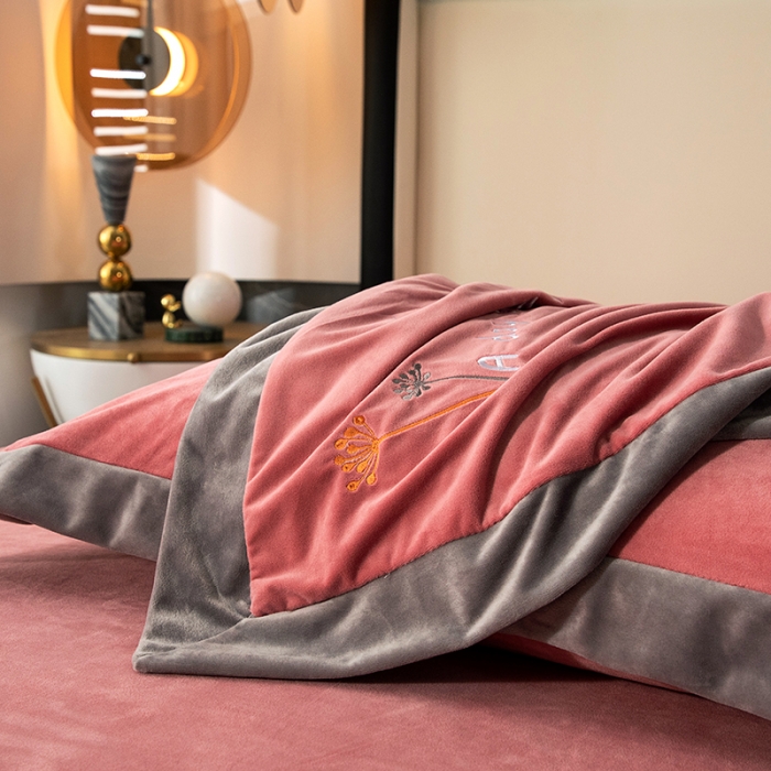 91家纺网 家纺一手货源 找家纺 摩卡 2021新品高端刺绣德芙绒保暖四件套 凡尔赛-豆沙