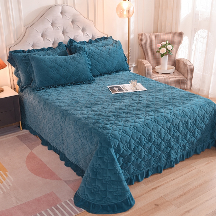 91家纺网 家纺一手货源 找家纺 （总）甜之梦 2025新款纯色全棉夹棉防滑花边款床盖