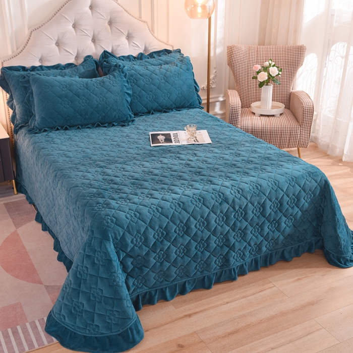 91家纺网 家纺一手货源 找家纺 （总）甜之梦 2025新款纯色全棉夹棉防滑花边款床盖