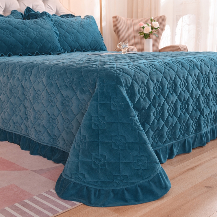 91家纺网 家纺一手货源 找家纺 （总）甜之梦 2025新款纯色全棉夹棉防滑花边款床盖