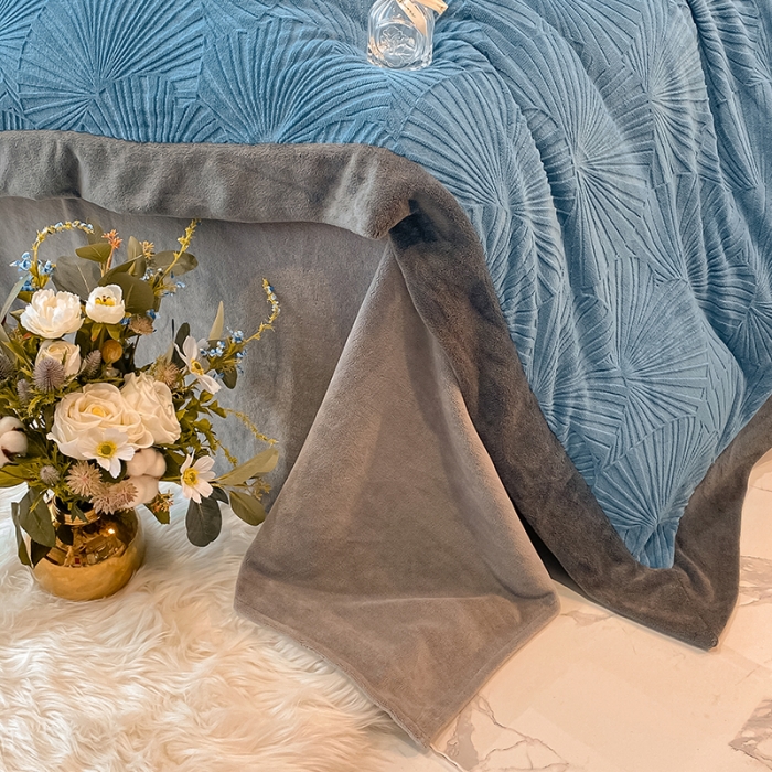 91家纺网 家纺一手货源 找家纺 吾秀 2021秋冬新款银杏雕花绒四件套 杏叶蓝