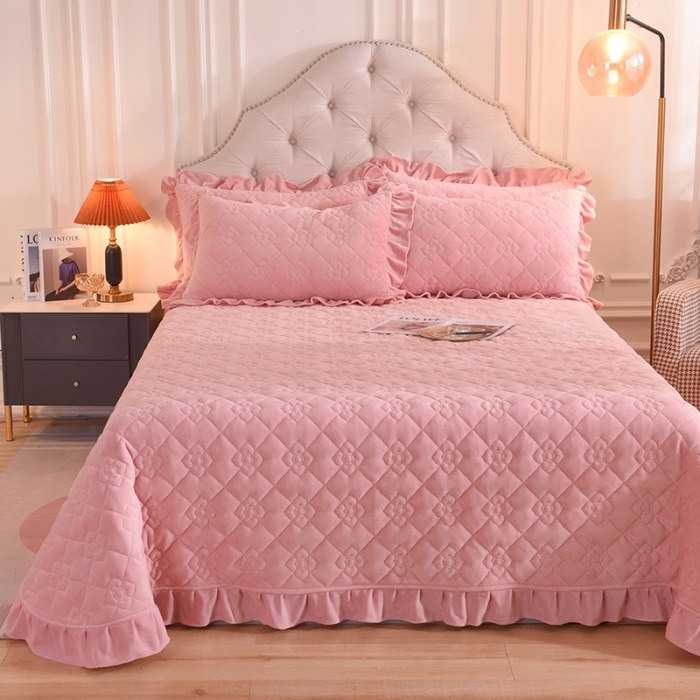 91家纺网 家纺一手货源 找家纺 甜之梦 2025新款纯色全棉夹棉防滑花边款床盖 淡粉