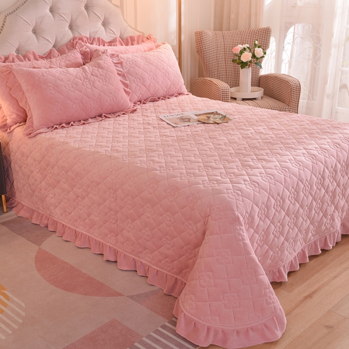 91家纺网 家纺一手货源 找家纺 甜之梦 2025新款纯色全棉夹棉防滑花边款床盖 淡粉