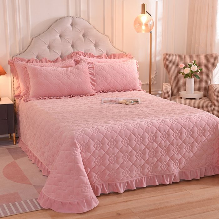 91家纺网 家纺一手货源 找家纺 甜之梦 2025新款纯色全棉夹棉防滑花边款床盖 淡粉