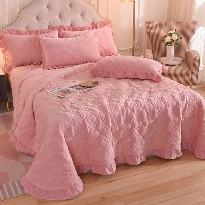 91家纺网 家纺一手货源 找家纺 甜之梦 2025新款纯色全棉夹棉防滑花边款床盖 淡粉