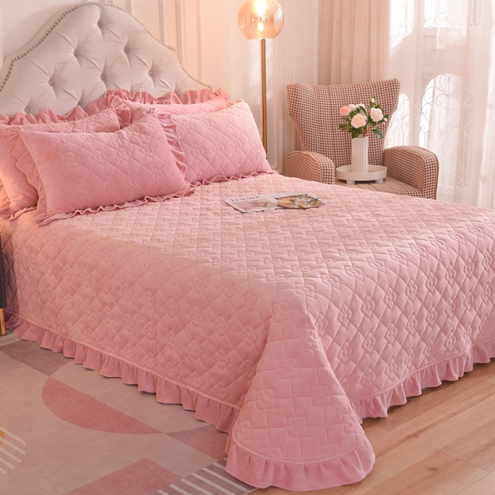 91家纺网 家纺一手货源 找家纺 甜之梦 2025新款纯色全棉夹棉防滑花边款床盖 淡粉