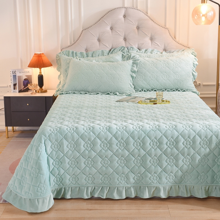 91家纺网 家纺一手货源 找家纺 甜之梦 2025新款纯色全棉夹棉防滑花边款床盖 嫩绿