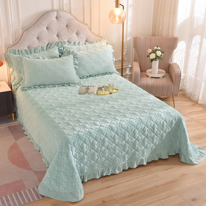 91家纺网 家纺一手货源 找家纺 甜之梦 2025新款纯色全棉夹棉防滑花边款床盖 嫩绿