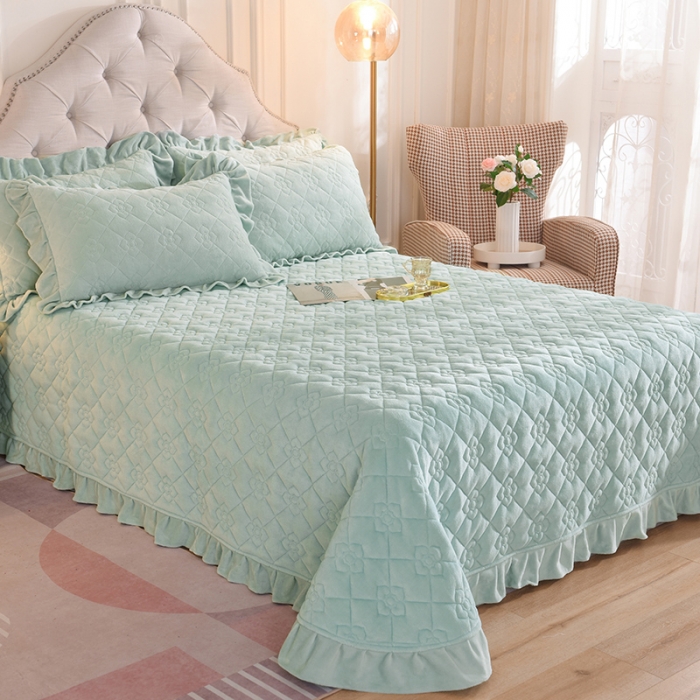 91家纺网 家纺一手货源 找家纺 甜之梦 2025新款纯色全棉夹棉防滑花边款床盖 嫩绿