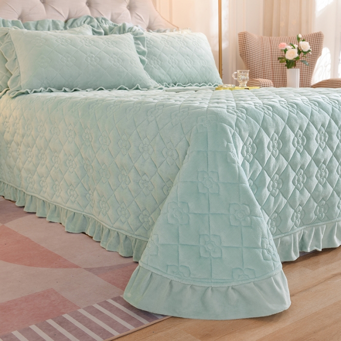 91家纺网 家纺一手货源 找家纺 甜之梦 2025新款纯色全棉夹棉防滑花边款床盖 嫩绿