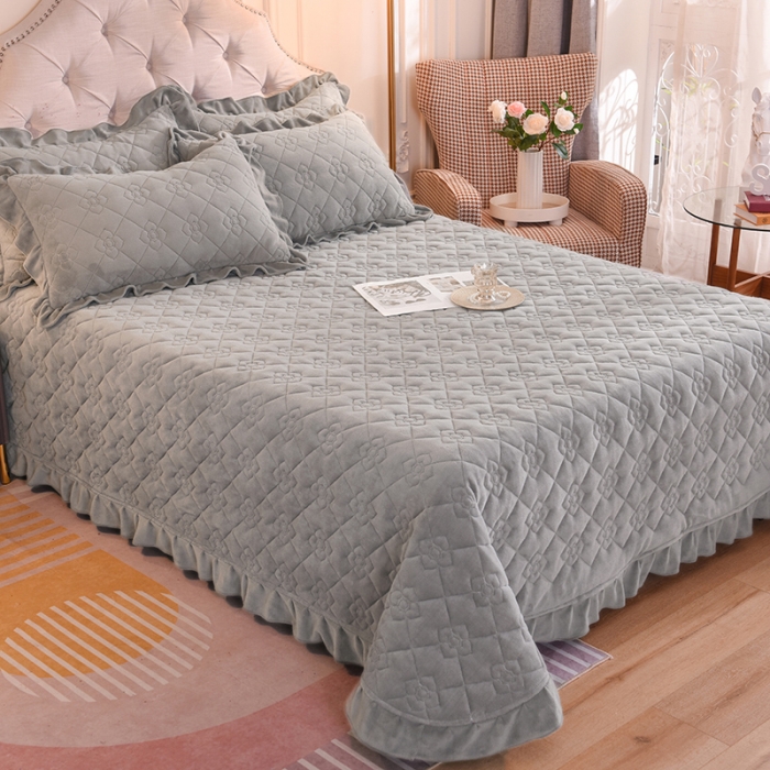 91家纺网 家纺一手货源 找家纺 甜之梦 2025新款纯色全棉夹棉防滑花边款床盖 银灰