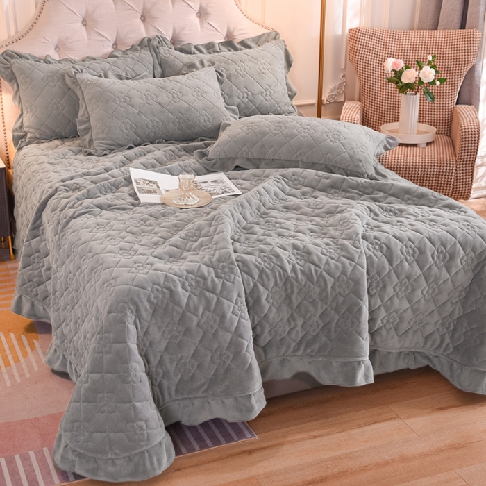 91家纺网 家纺一手货源 找家纺 甜之梦 2025新款纯色全棉夹棉防滑花边款床盖 银灰