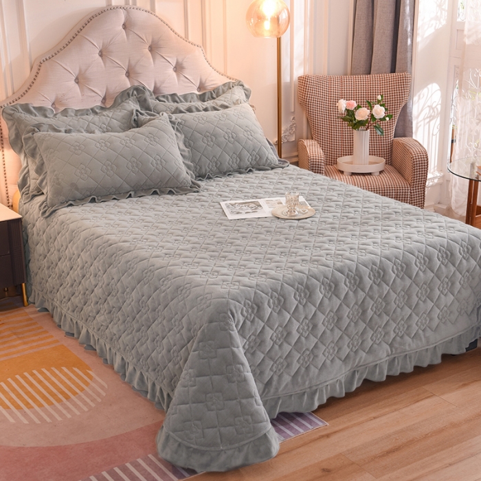 91家纺网 家纺一手货源 找家纺 甜之梦 2025新款纯色全棉夹棉防滑花边款床盖 银灰