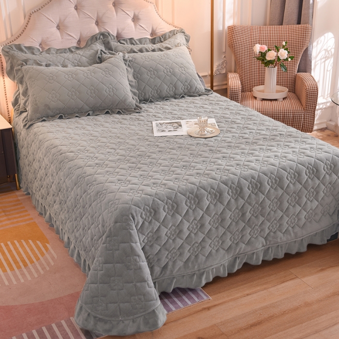 91家纺网 家纺一手货源 找家纺 甜之梦 2025新款纯色全棉夹棉防滑花边款床盖 银灰