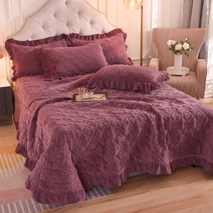 91家纺网 家纺一手货源 找家纺 甜之梦 2025新款纯色全棉夹棉防滑花边款床盖 紫豆沙