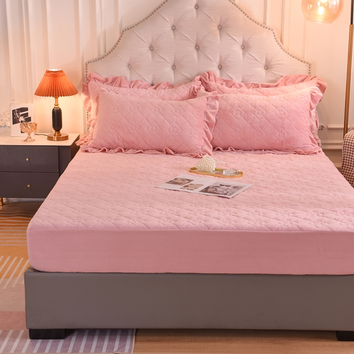 91家纺网 家纺一手货源 找家纺 甜之梦 2025新款牛奶绒夹棉防滑纯色床笠 淡粉