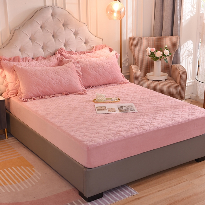 91家纺网 家纺一手货源 找家纺 甜之梦 2025新款牛奶绒夹棉防滑纯色床笠 淡粉