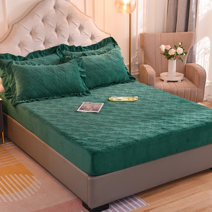 91家纺网 家纺一手货源 找家纺 甜之梦 2025新款牛奶绒夹棉防滑纯色床笠 墨绿