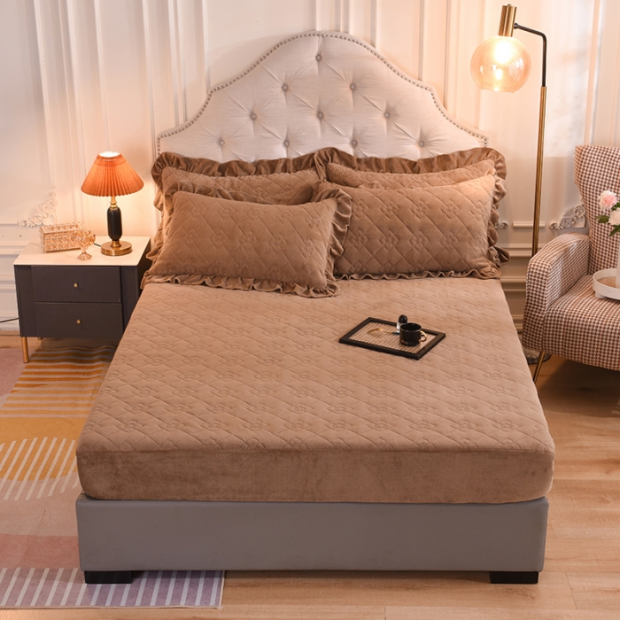 91家纺网 家纺一手货源 找家纺 甜之梦 2025新款牛奶绒夹棉防滑纯色床笠 奶茶咖