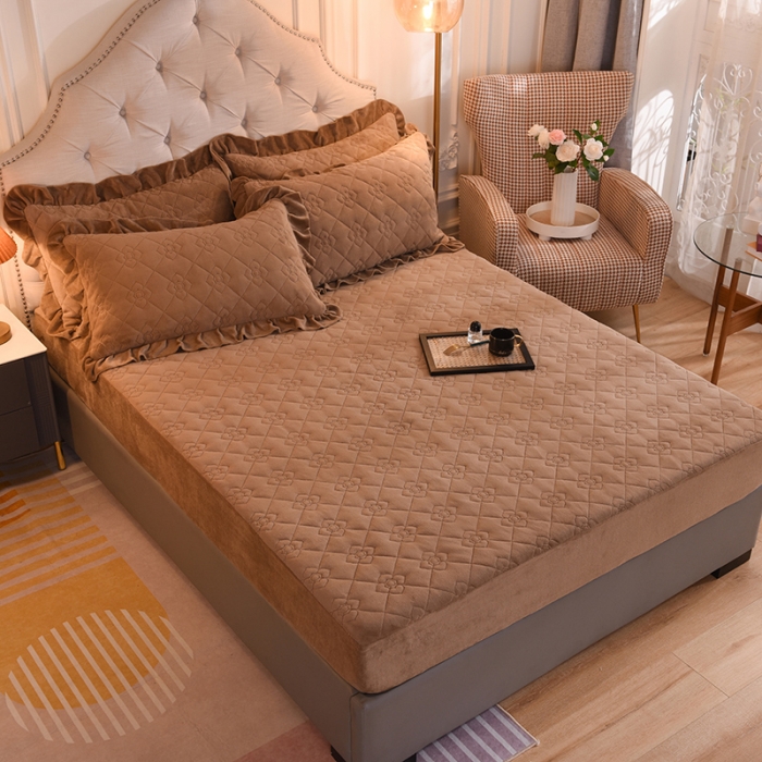 91家纺网 家纺一手货源 找家纺 甜之梦 2025新款牛奶绒夹棉防滑纯色床笠 奶茶咖