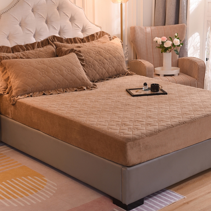 91家纺网 家纺一手货源 找家纺 甜之梦 2025新款牛奶绒夹棉防滑纯色床笠 奶茶咖