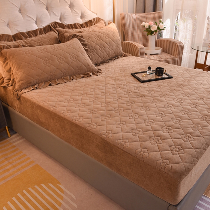 91家纺网 家纺一手货源 找家纺 甜之梦 2025新款牛奶绒夹棉防滑纯色床笠 奶茶咖