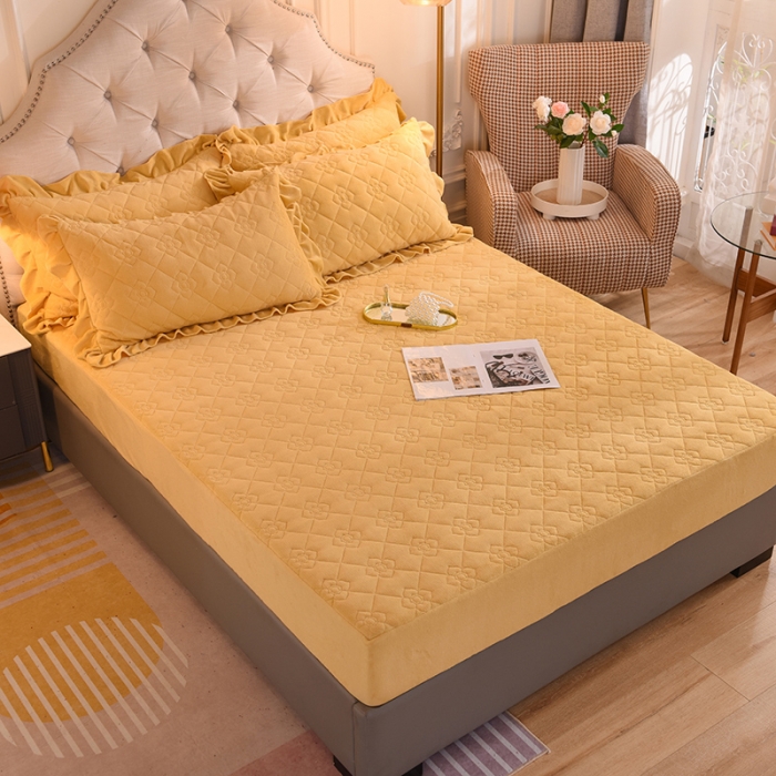 91家纺网 家纺一手货源 找家纺 甜之梦 2025新款牛奶绒夹棉防滑纯色床笠 嫩黄