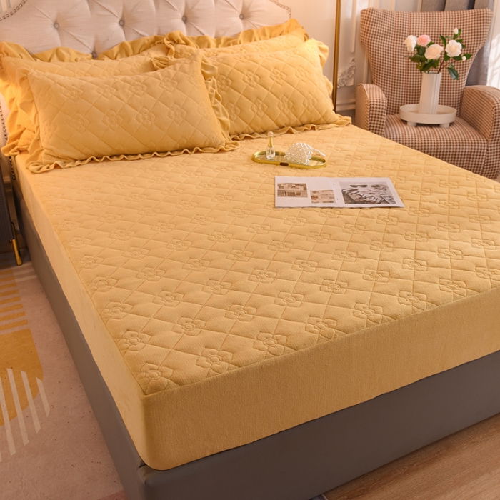 91家纺网 家纺一手货源 找家纺 甜之梦 2025新款牛奶绒夹棉防滑纯色床笠 嫩黄