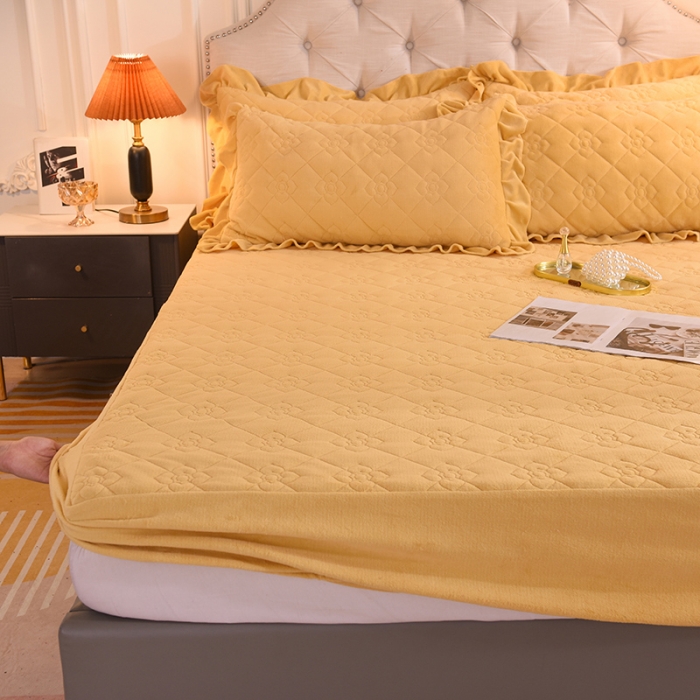 91家纺网 家纺一手货源 找家纺 甜之梦 2025新款牛奶绒夹棉防滑纯色床笠 嫩黄