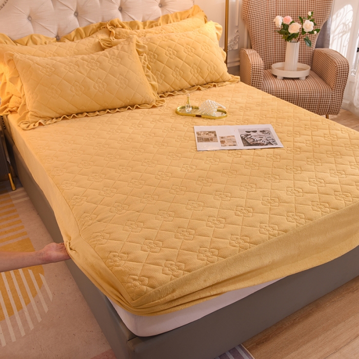 91家纺网 家纺一手货源 找家纺 甜之梦 2025新款牛奶绒夹棉防滑纯色床笠 嫩黄