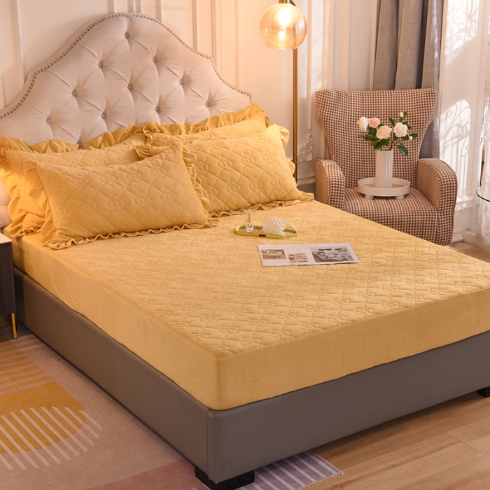 91家纺网 家纺一手货源 找家纺 甜之梦 2025新款牛奶绒夹棉防滑纯色床笠 嫩黄