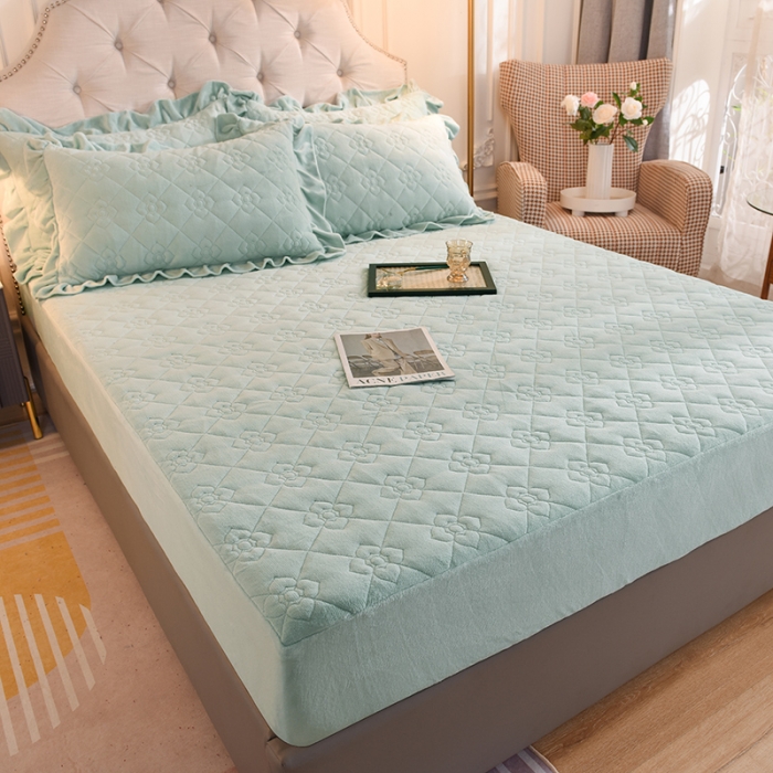 91家纺网 家纺一手货源 找家纺 甜之梦 2025新款牛奶绒夹棉防滑纯色床笠 嫩绿