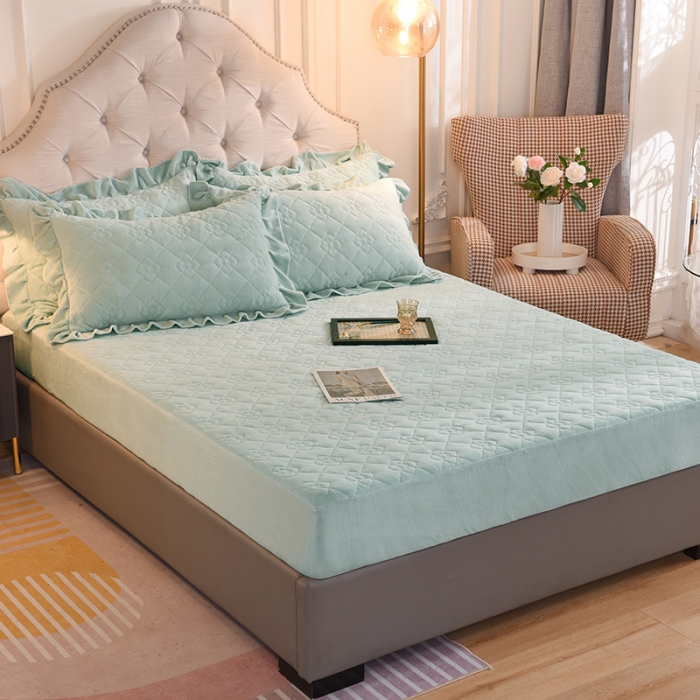 91家纺网 家纺一手货源 找家纺 甜之梦 2025新款牛奶绒夹棉防滑纯色床笠 嫩绿