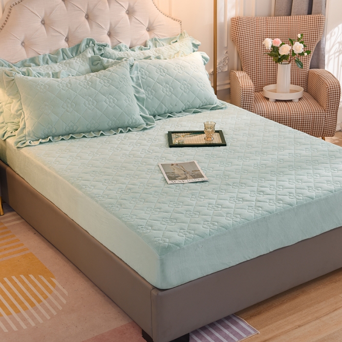 91家纺网 家纺一手货源 找家纺 甜之梦 2025新款牛奶绒夹棉防滑纯色床笠 嫩绿