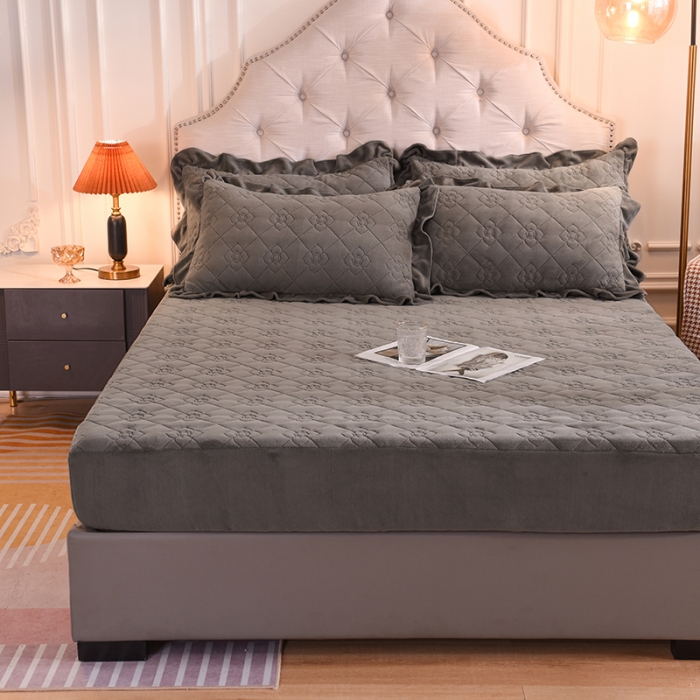 91家纺网 家纺一手货源 找家纺 甜之梦 2025新款牛奶绒夹棉防滑纯色床笠 深灰