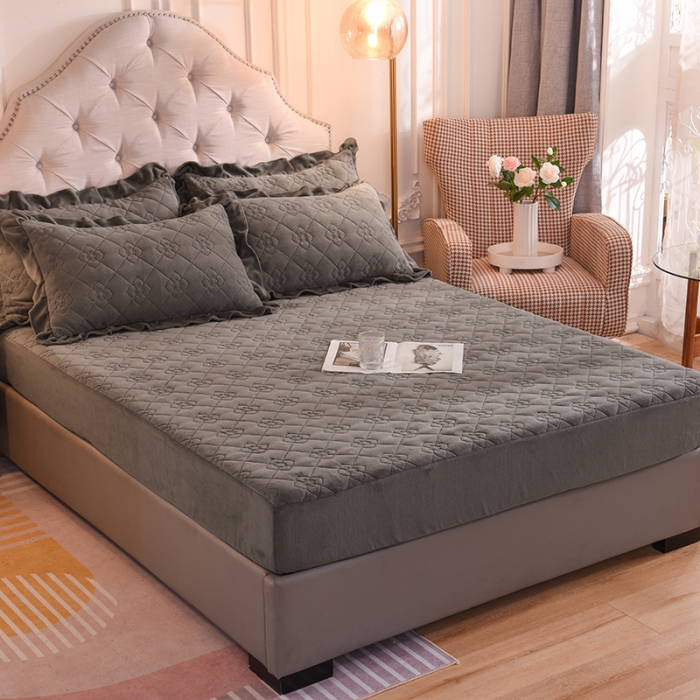 91家纺网 家纺一手货源 找家纺 甜之梦 2025新款牛奶绒夹棉防滑纯色床笠 深灰