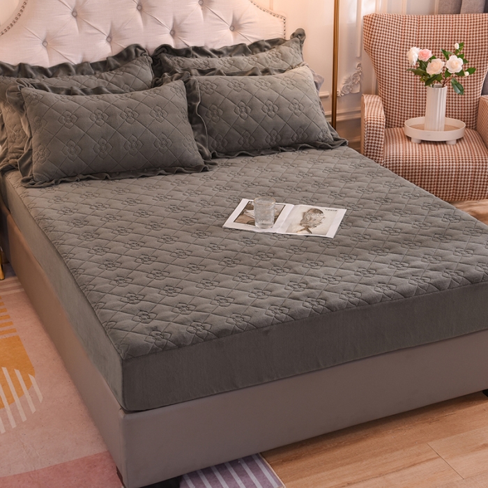 91家纺网 家纺一手货源 找家纺 甜之梦 2025新款牛奶绒夹棉防滑纯色床笠 深灰