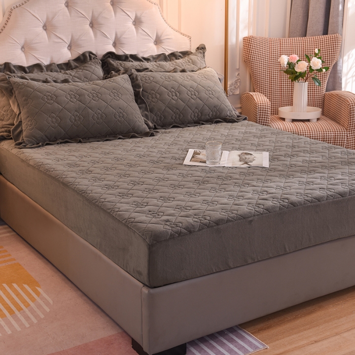 91家纺网 家纺一手货源 找家纺 甜之梦 2025新款牛奶绒夹棉防滑纯色床笠 深灰