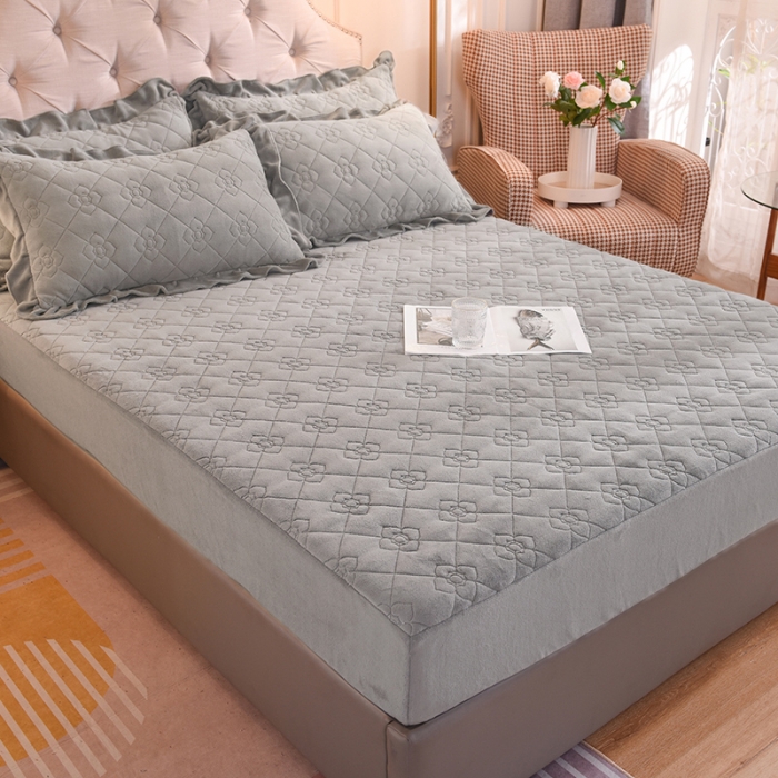 91家纺网 家纺一手货源 找家纺 甜之梦 2025新款牛奶绒夹棉防滑纯色床笠 银灰