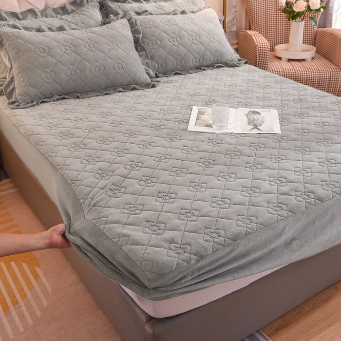 91家纺网 家纺一手货源 找家纺 甜之梦 2025新款牛奶绒夹棉防滑纯色床笠 银灰