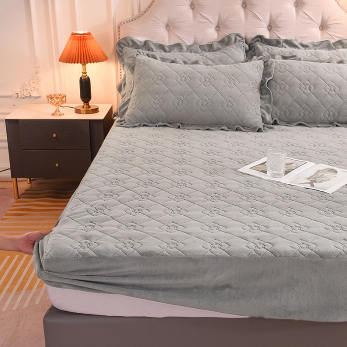 91家纺网 家纺一手货源 找家纺 甜之梦 2025新款牛奶绒夹棉防滑纯色床笠 银灰